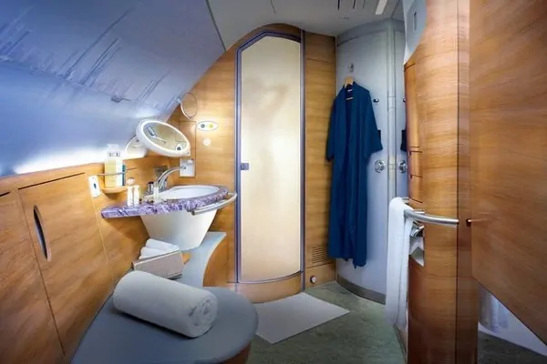 emirates shower 1